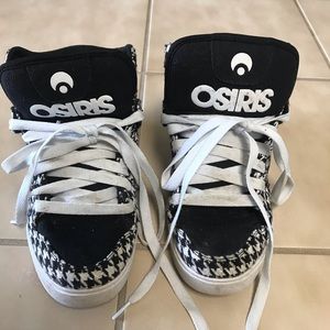 8.5 Osiris black and white checkers high tops.